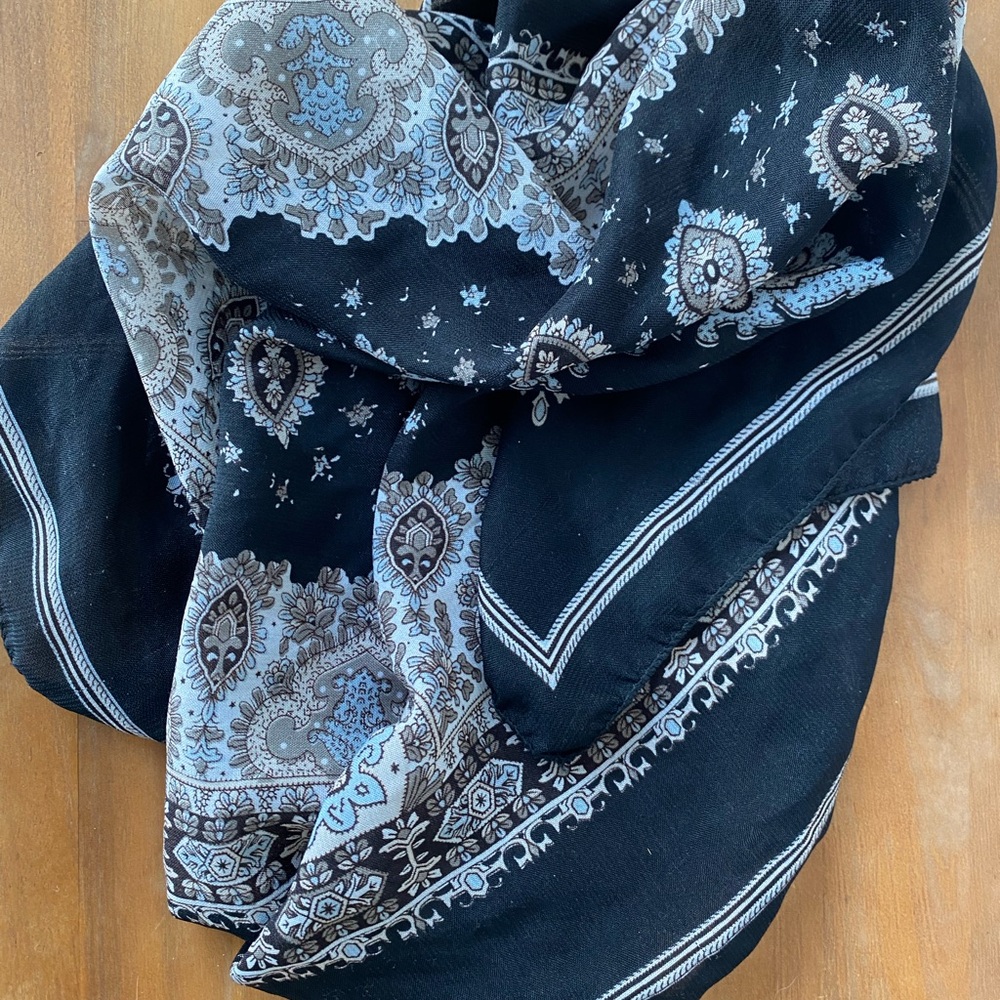 Trendy scarf